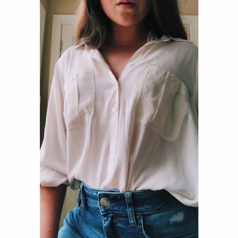 Cream half button down collared shirt🌟 - Picture 6 of 7